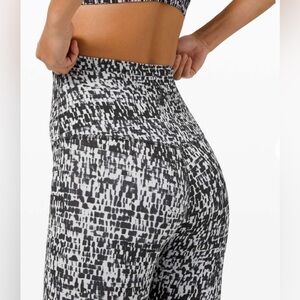 Lululemon High Rise Align Urban Block Leggings • black/gray • size 2 • excellent